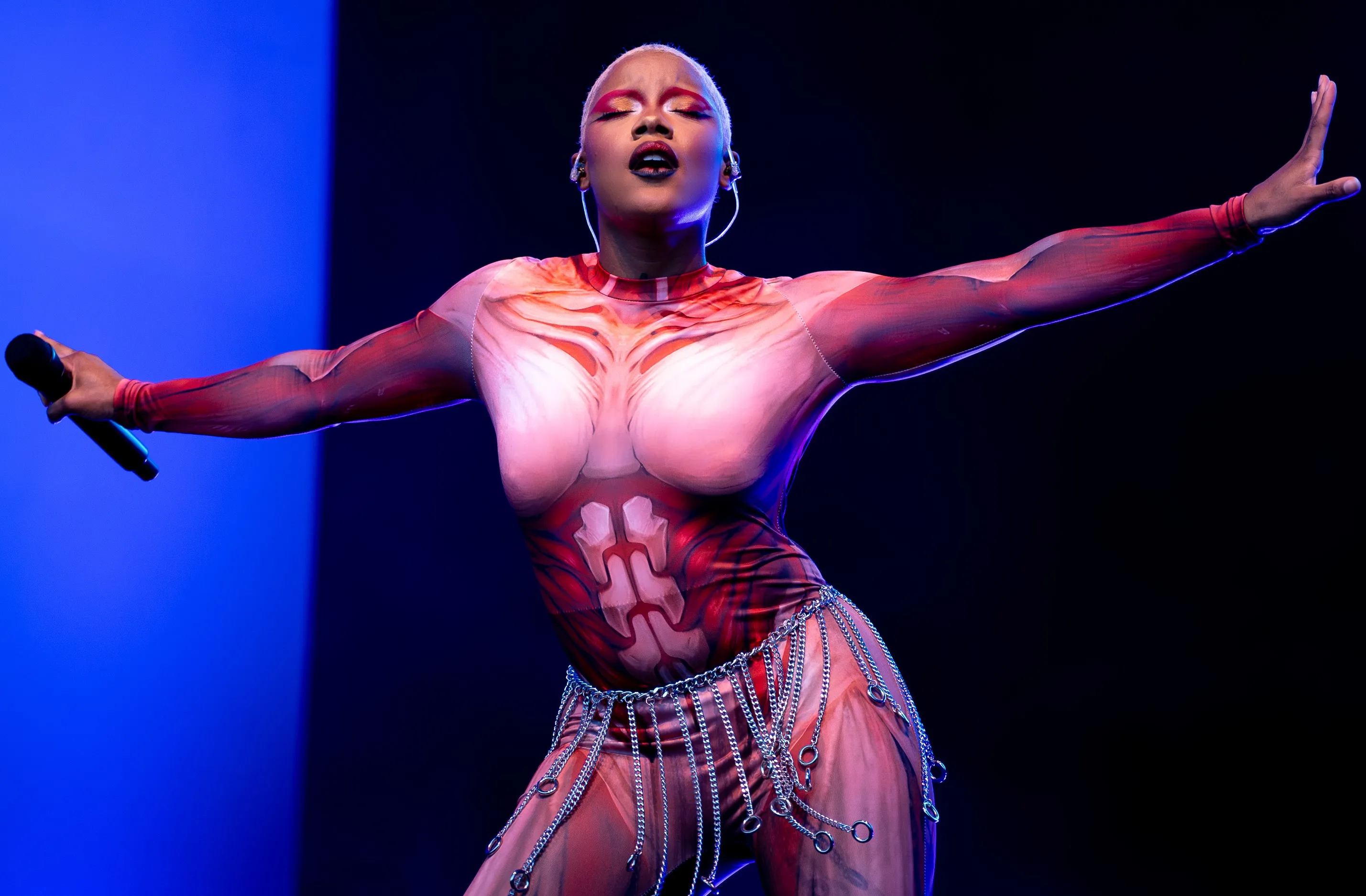 Iniko delivers out-of-this-world set at Rady Shell in San Diego